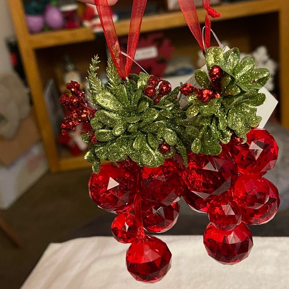 Pair of Beautiful Red Grape Ornaments with Mistletoe - Picture 8 of 9